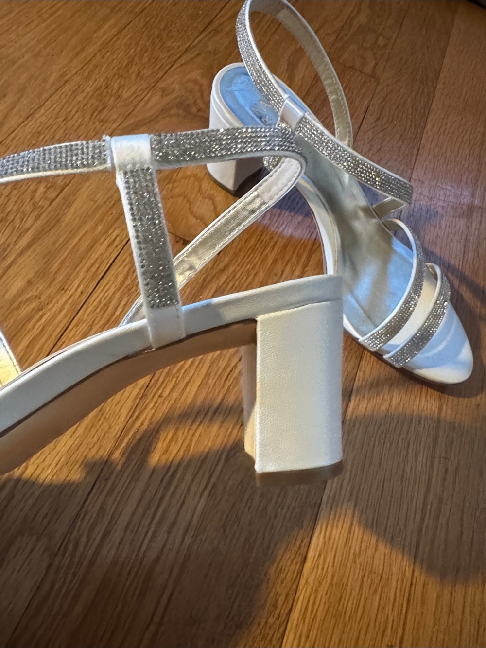 🐷 Naturalizer Vanessa 2 White With Silver Crystals Block Heel Sandals - Picture 5 of 17